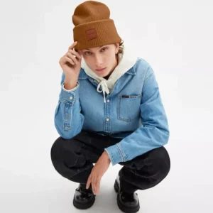 Bonnet en tricot avec pièce écusson en cuir