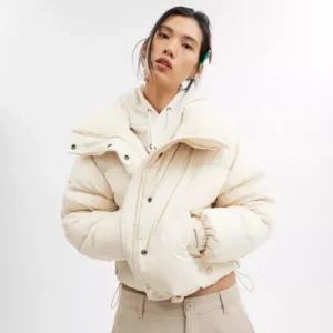 Doudoune courte en polyamide recyclé avec col sherpa