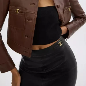 Jupe en cuir avec C traditionnel