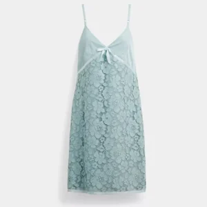 Robe en dentelle