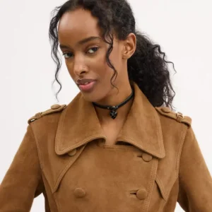 Trench en daim avec plaque C traditionnelle